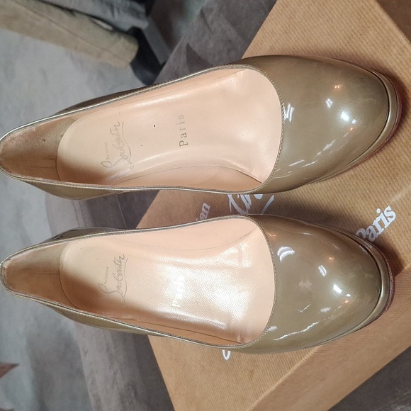 Louboutin Pumps  size 37 1/2. - Picture 2 of 8